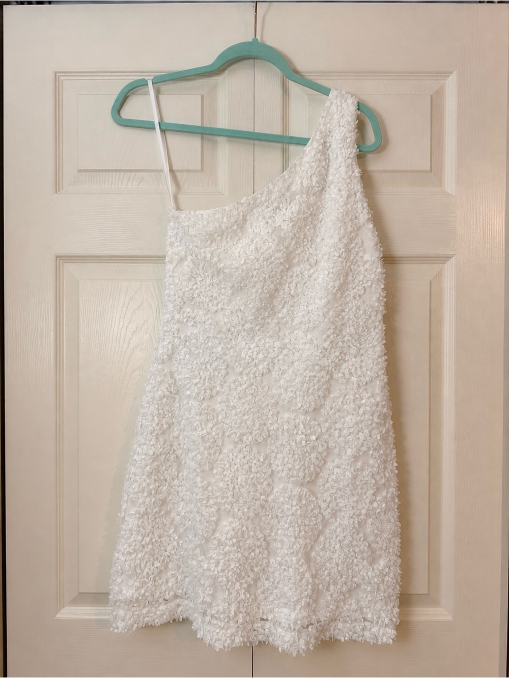 White One-Shoulder Floral Appliqué Dress